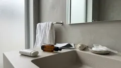 ゆらぎやすい季節、何を信じて塗る？ 美容の目利きが手放さない「一軍」スキンケアと3つの軸