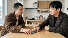 初スマホの年齢で何が変わる？ 大規模データが示唆する「13歳」と家庭の線引き