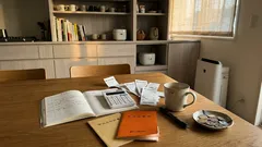 「あと何年」を想定する？70代の家計を数字で描く：健康寿命の差・年金・貯蓄の見取り図